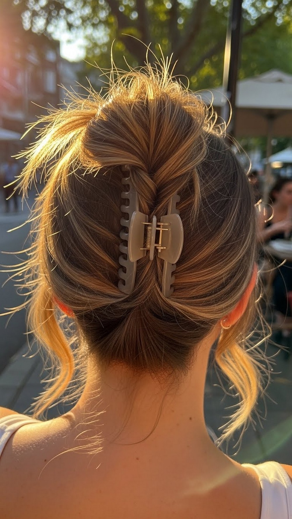 Claw Clip Beach Wave Twist